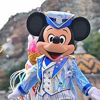 シャイン・オン！ますます豪華になった15周年記念ショー！ クリスタル