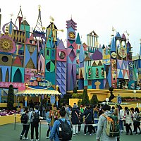 リニューアルは想像以上に大きな変化がありました 世界一華やかなスモールワールドです