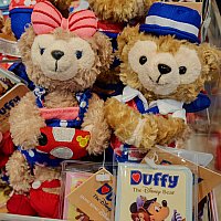 香港ディズニーグッズ 専用出品 ミニダッフィーが900円♪スニーカーが800円☆5月末、香港国際