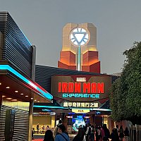 Disney - 【香港ディズニー限定】アイアンマンの手の置物（キャンディ入り・光る手のひら） 香港ディズニーランドDay2／Part2でも紹介したけどアイアンマン