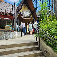 トレーダー・サムの魅惑のチキバー | ディズニーランド・リゾート