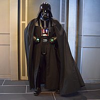 ダース・ベイダーとグリーティングしてミレニアム・ファルコンに乗ろう