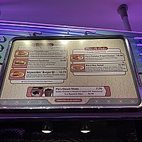 カーズランドで食事するならここ！おすすめレストラン2選 | フローのV8