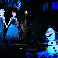 FP+必須！世界初のアナ雪アトラクション！ フローズン・エバー