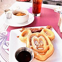 美味しくて素敵なレストランで優雅な朝食を♪ カーネーション・カフェ