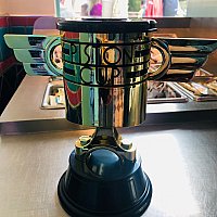 カーズ　ピストンカップ　カリフォルニアディズニー　限定　ゴールド　おまけ付き カリフォルニアディズニー カーズ ピストンカップトロフィー