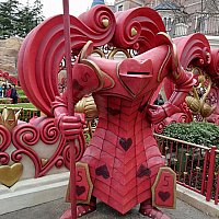 アリス・イン・ワンダーランド・メイズ | 上海ディズニーランド