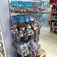 上海虹橋空港の上海ディズニーランド公式ショップに潜入 日本人が利用するためには グッズ お土産