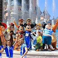 25周年コスのミッキーに会いたいならこのショーは絶対に外せない