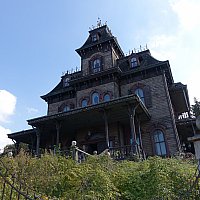 世界一ガイコツが大量に出るホーンテッドマンション | ファントム