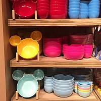 香港ディズニーランド☆ミッキーの顔型☆お皿☆陶器 可愛らしい食器を並べてみては？ | グッズ・お土産（香港）
