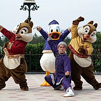 ドナルド、チップ＆デールが太極拳を披露！グリーティングは禁止っぽい