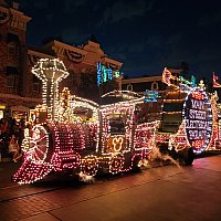 メイン・ストリート・エレクトリカル・パレード　ディズニー ディズニー】エレクトリカルパレードがクリスマス期間限定のスペシャル