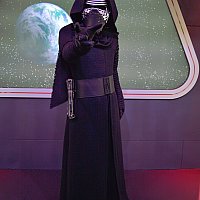 噂のカイロレン君に会ってきました | スター・ウォーズ・ローンチ