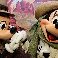 ラブラブなミッキーとミニーと写真が撮れるグリーティングスポット(o