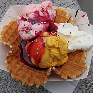スモール・ワールド・アイスクリーム