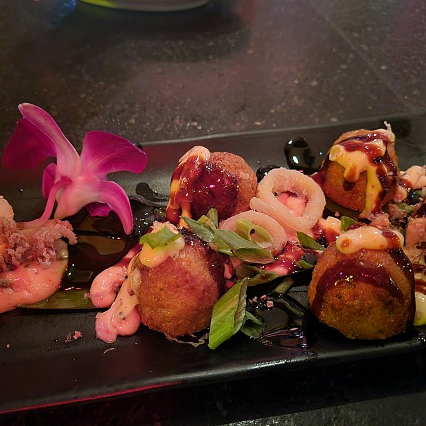 1粒500円越えのタコ焼き！トレーダーサムのまるでチキルームのような