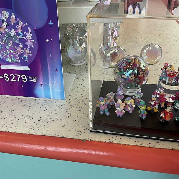 香港ディズニー 20周年 フィギュア どれだけ入る?香港ディズニーランドの20周年記念ミニフィギュア
