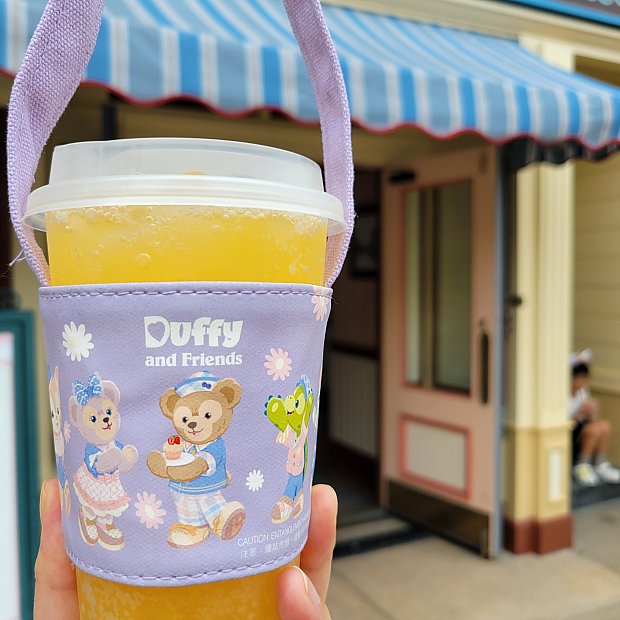 ダッフィーフレンズ勢揃いのかわいいドリンクホルダーが買えました