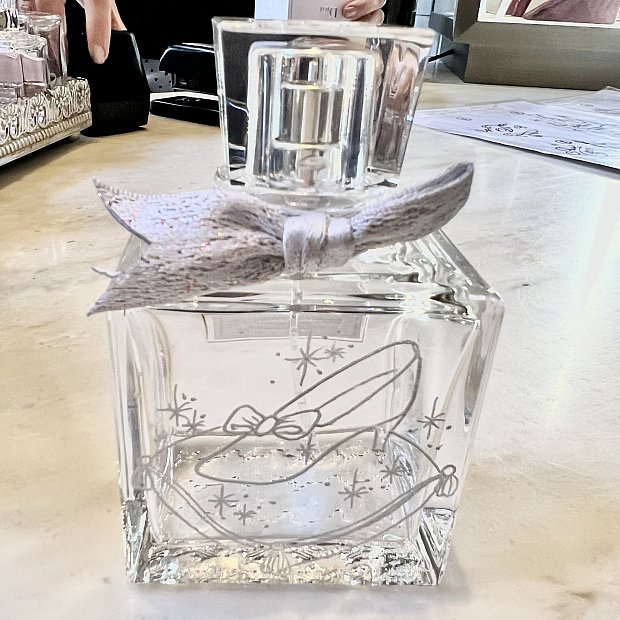 Dior 香水 出会えたらラッキー⭐︎フランス館・Diorで香水を買って