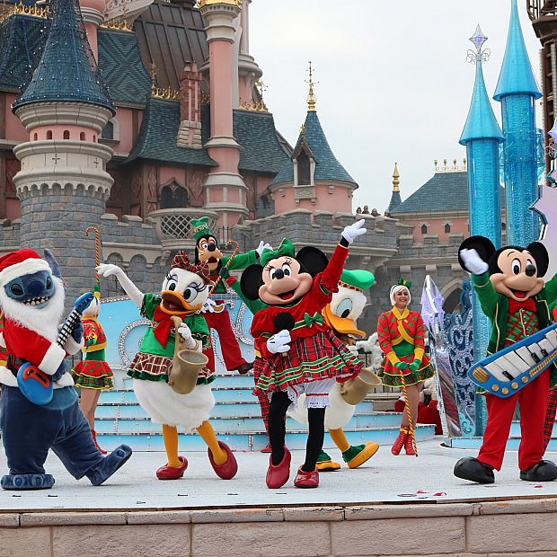 とっても可愛いパリのクリスマスショー🎄スティッチマス