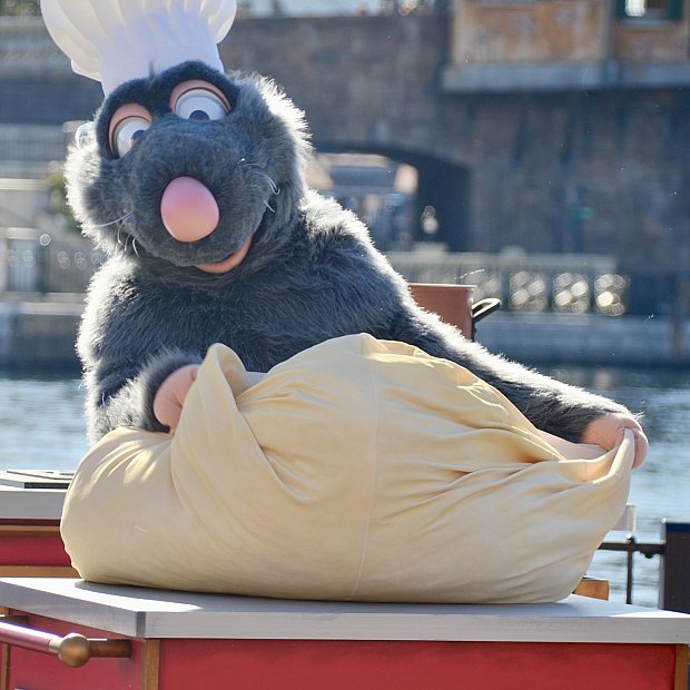 レミーの“誰でも名シェフ” レミーから目が離せない！ ピクサー・プレイ