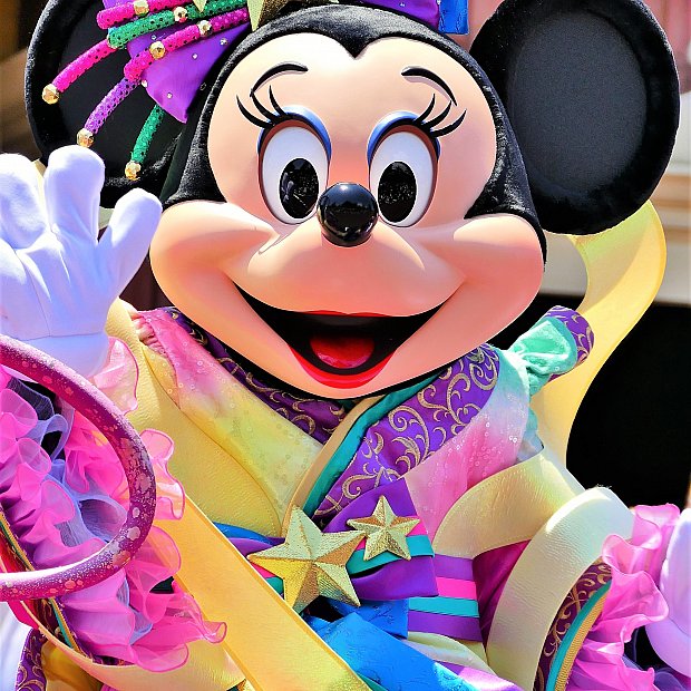 キャラクターが目の前に来てくれるかも？！コスチュームもかわいい