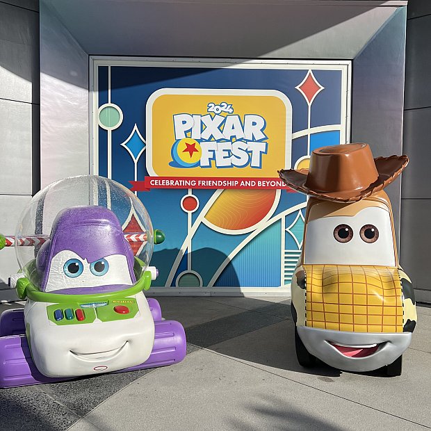 現地完売品】カリフォルニアディズニー 2024ピクサーフェス 半袖シャツ