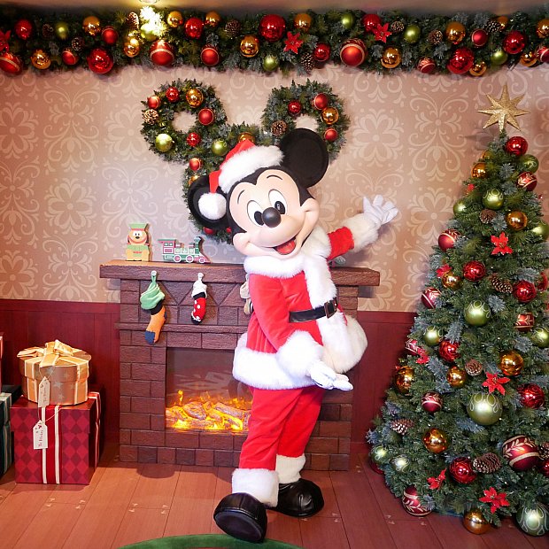 クリスマスのコスチュームが一新 今年はサンタミッキー キャラクター グリーティング 香港