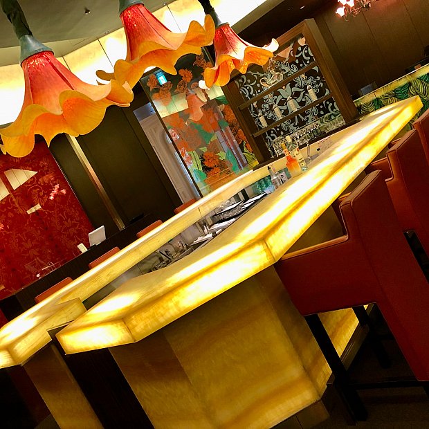 静かで大人の雰囲気のレストランで ゆっくりクリエイティブな料理を楽しむ カンナ