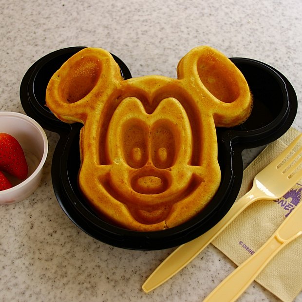 ミッキーワッフルは美味しいけど、スカスカな感じ | メイン