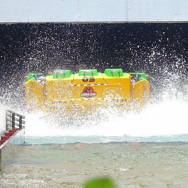 水力発電所からの脱出はシンガポールだけ！ ジュラシック・パーク