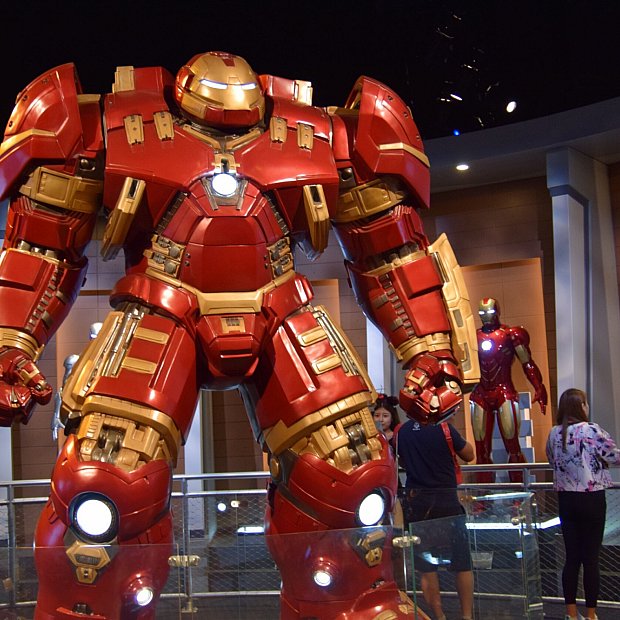 海外ディズニー限定 ドリンクホルダー アベンジャーズ マーベル ガントレット 海外ディズニー限定 ドリンクホルダー アベンジャーズ マーベル