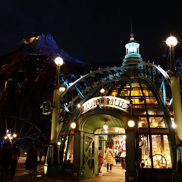 火口から飛び出す感じが最高 センター オブ ジ アース