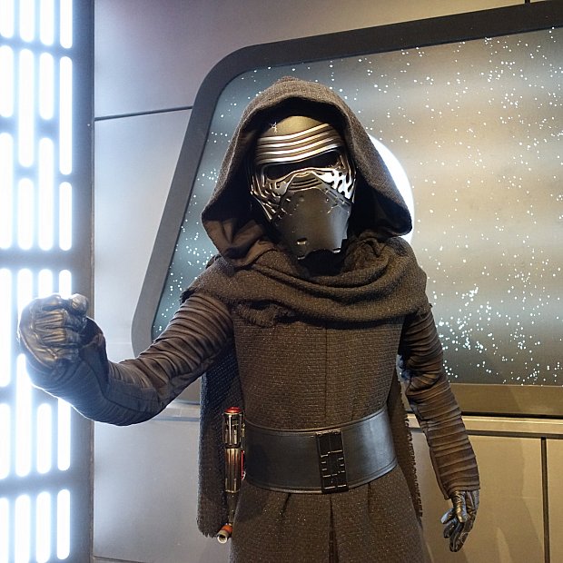 中国語をしゃべるカイロレンとグリーティング！ スター・ウォーズ