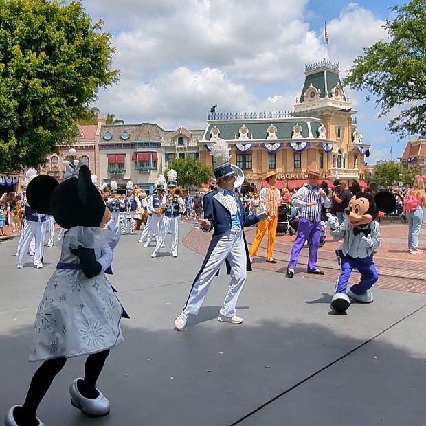 1日1回限り、キャラとの豪華共演コンサート | ディズニーランド