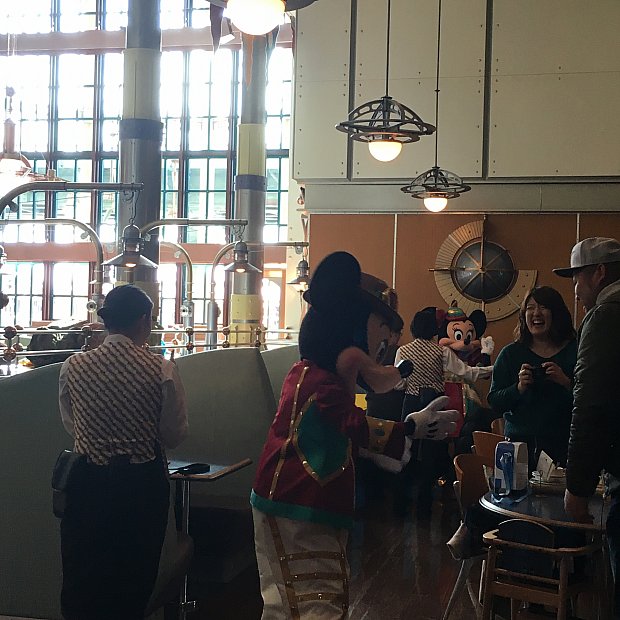 ミッキー達に会える嬉しさ ホライズンベイ レストラン