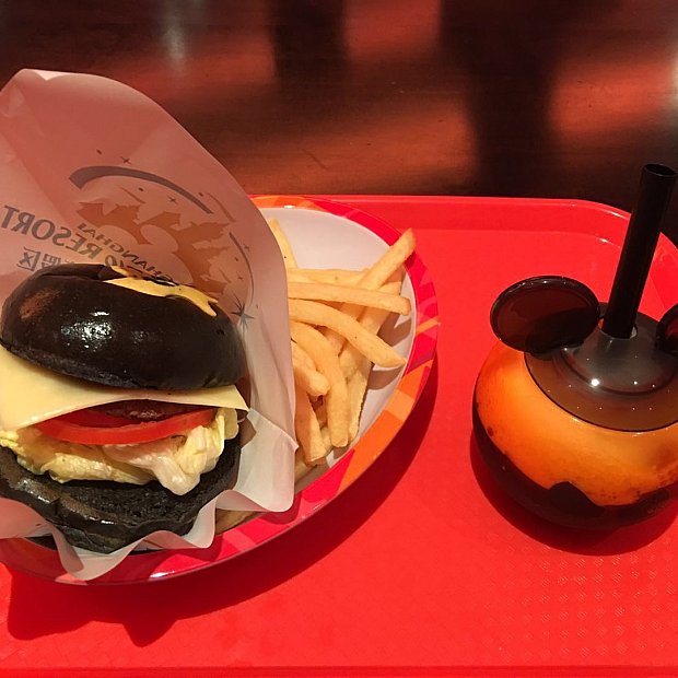 ハロウィン限定】ハンバーガー＆ドリンク | スターゲイザー・グリル