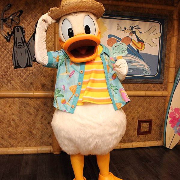 ドナルドが主役のシーサイドブレックファスト！ミニー、デイジー