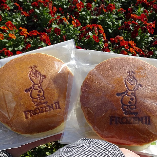 オラフの焼き印が可愛いパンケーキサンド マジカルマーケット