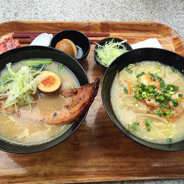 大満足のブラックペッパーポーク麺 とんこつ醤油 チャイナボイジャー