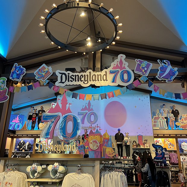 70周年グッズが30%オフ！値下げされてました！（カリフォルニア）