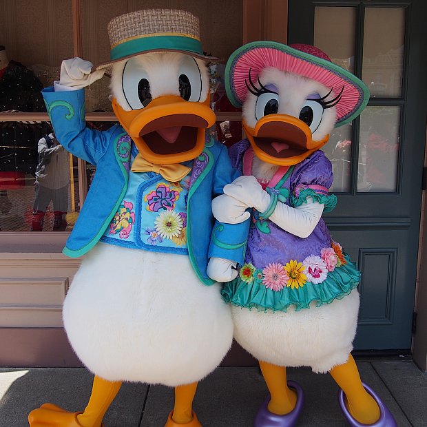 香港ディズニーランド　グリーティング限定　キャラクターキーホルダー付きトング ペアグリが魅力の香港ですが、タイミングが重要です！ キャラクター