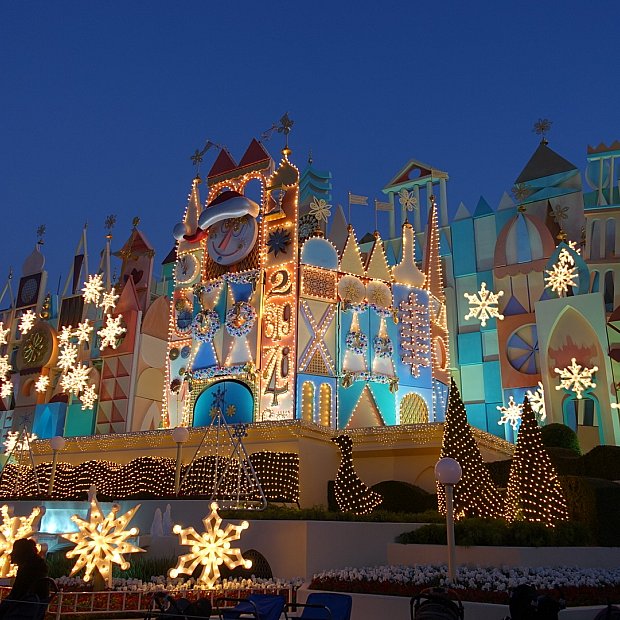 クリスマス仕様のスモールワールドは見どころ満載