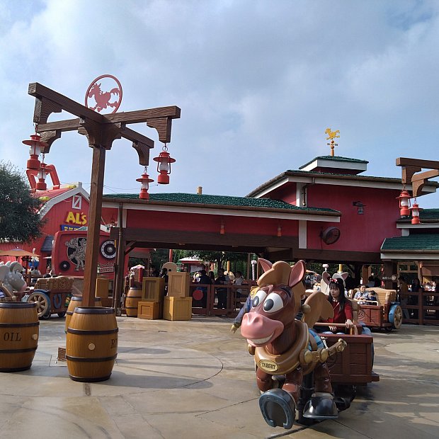 ウッディ　LAディズニーランド 細部までとても凝っていて可愛さ満載！ ウッディのラウンドアップ（上海）
