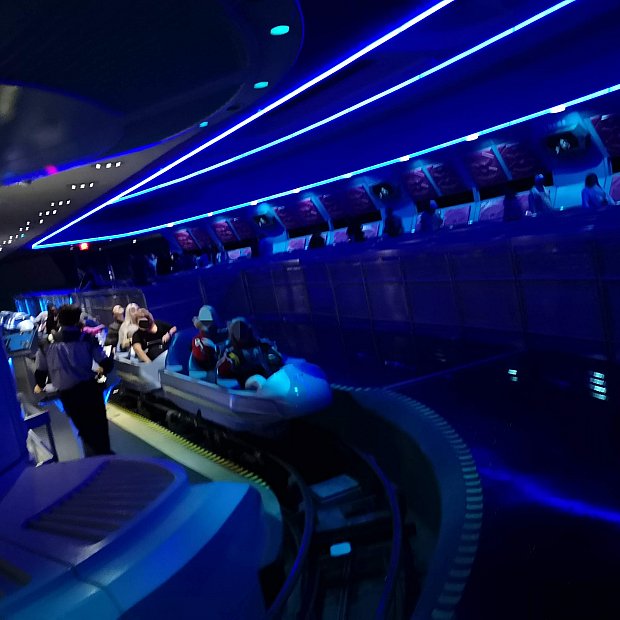 日本人にとっては別の意味で恐怖を感じたスペースマウンテン…（フロリダ）