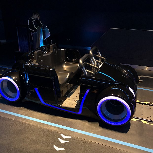 最後尾の椅子型ライドは意外に怖い！？一時的にロッカーが使用出来ない