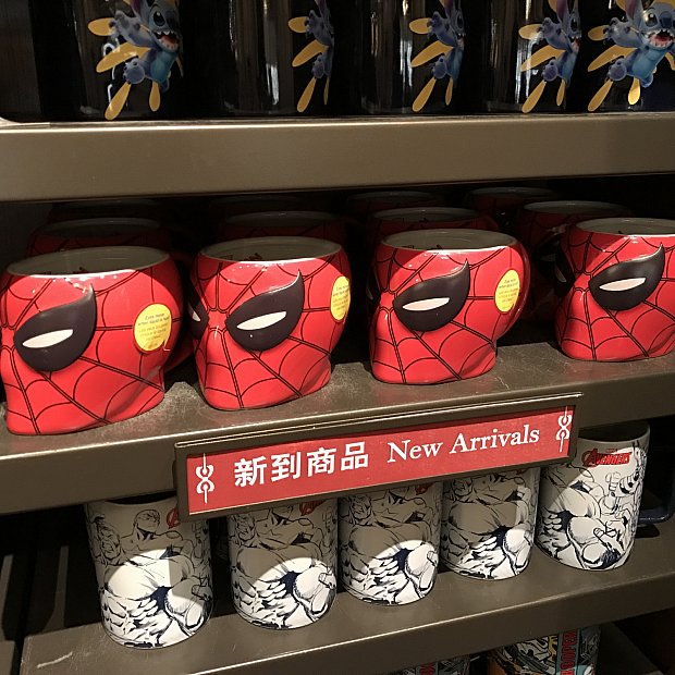 もしかして世界初 突如shdlに現れた スパイダーマン ホームカミング のマグカップ グッズ お土産 上海