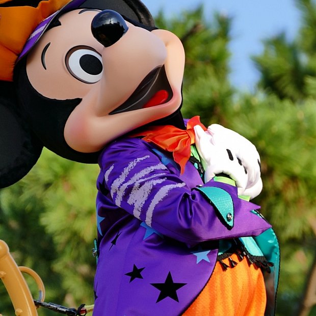 音楽を一新！何だか楽しくなる♪おかしなハロウィンパレード