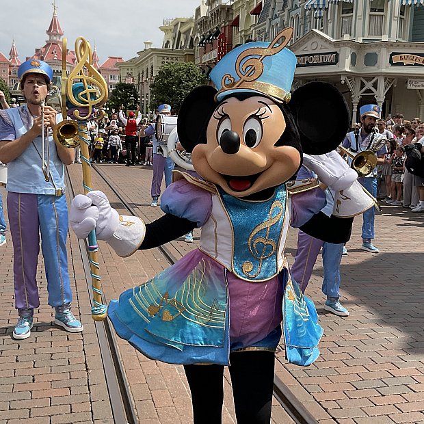 5分前でも良いところで見れる！ミニーちゃんのマーチングバンド